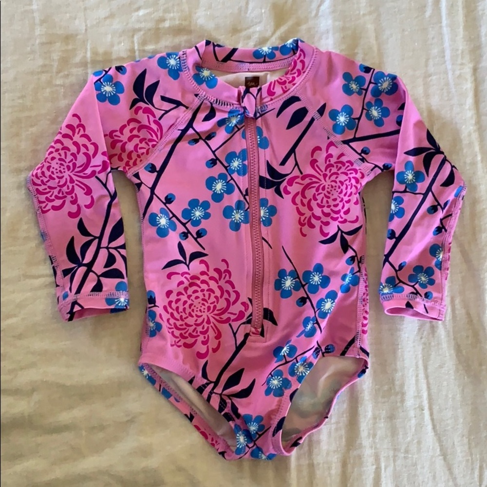 Tea Collection baby girls suit 12-18 mo